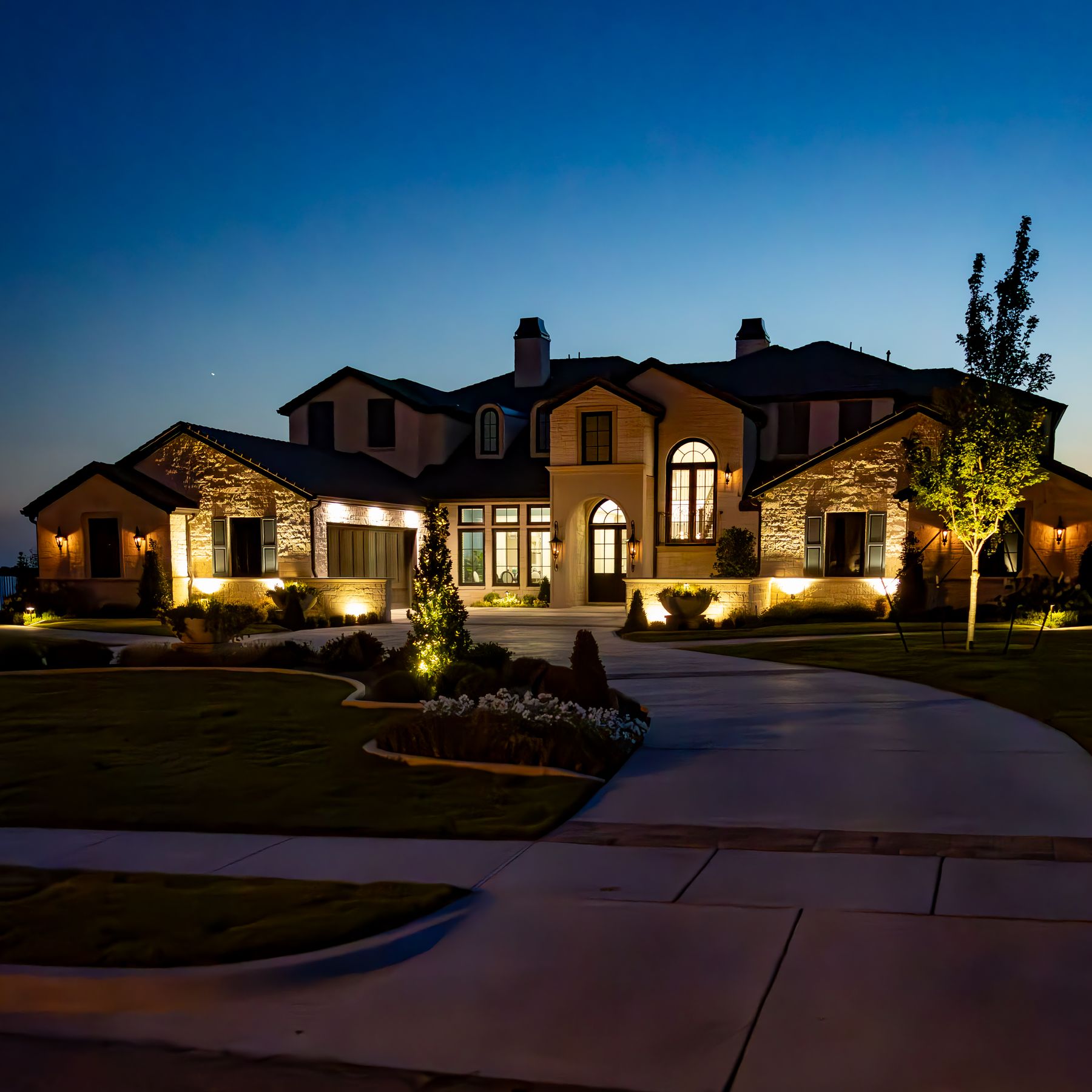 🍃🌳💡Give Your Landscape a Glow Up… Literally! 💡🌳🍃